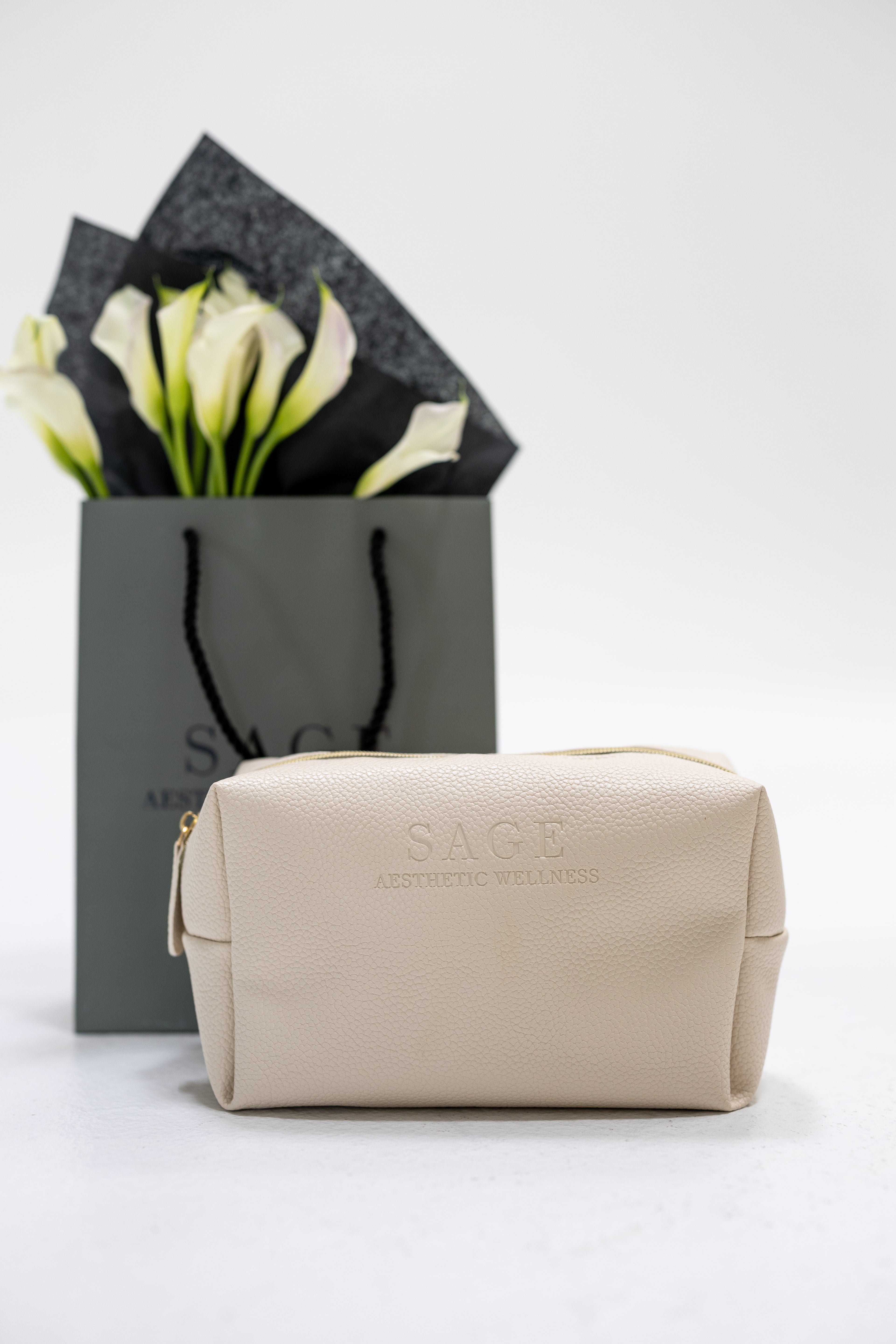 Skincare Product Travel Bag beige close up